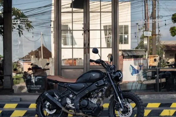 Yamaha XSR Black Custom