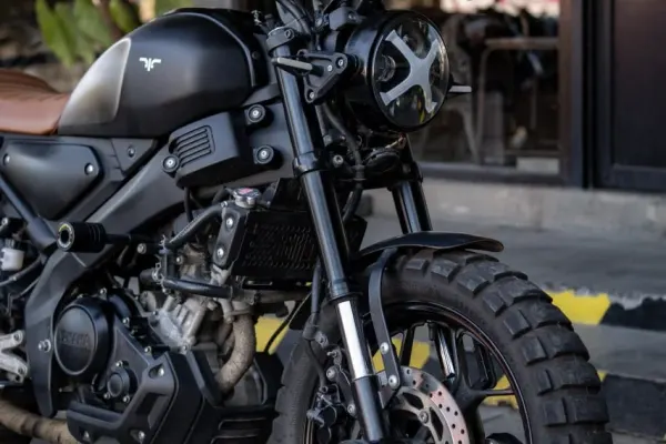 Yamaha XSR Black Custom 2