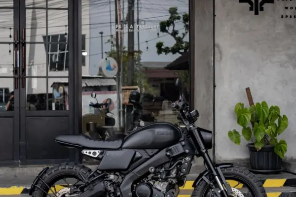 Yamaha XSR155 Custom