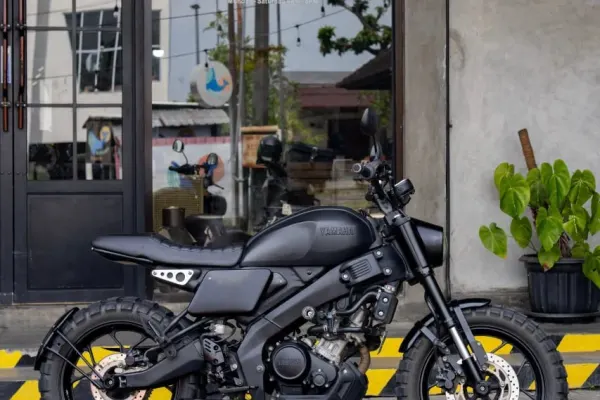 Yamaha XSR155 Custom 2