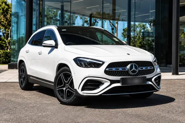 Mercedes-Benz GLA 200 AMG Line 2