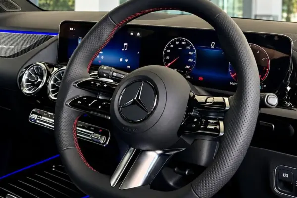 Mercedes-Benz GLA 200 AMG Line 3