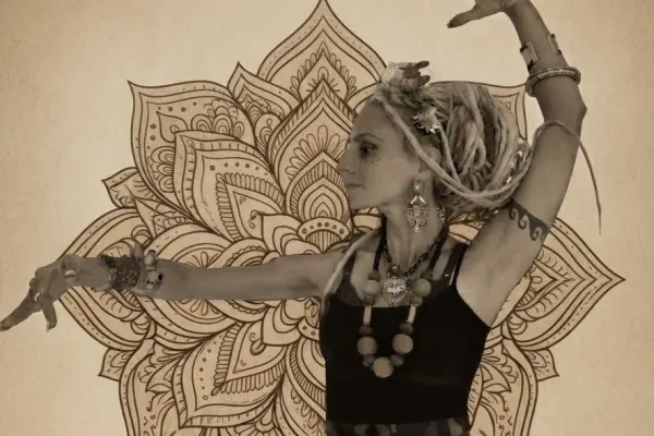 Mariama Del Mar — индивидуальные занятия Tribal Fusion