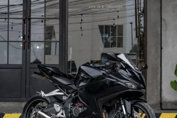 Yamaha MT25 Custom 3