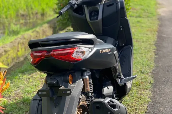 Yamaha N-MAX 6