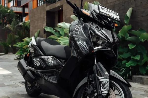 Yamaha XMAX 8
