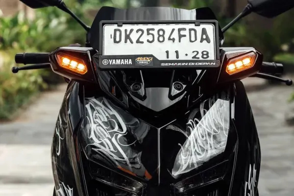 Yamaha XMAX 9