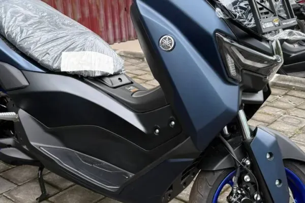 Yamaha X-MAX 9