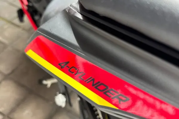 Kawasaki ZX-25R 4