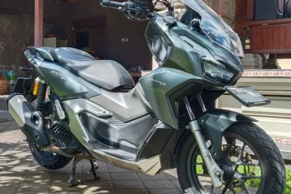 Yamaha X MAX 8