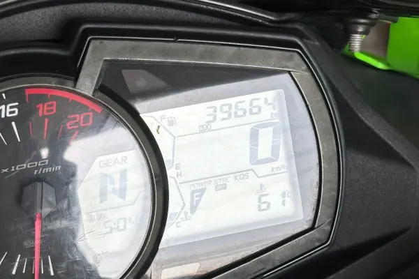 Kawasaki ZX25R 2