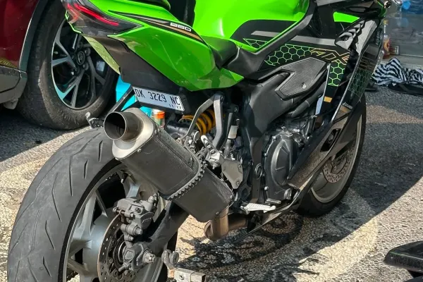 Kawasaki ZX25R 3