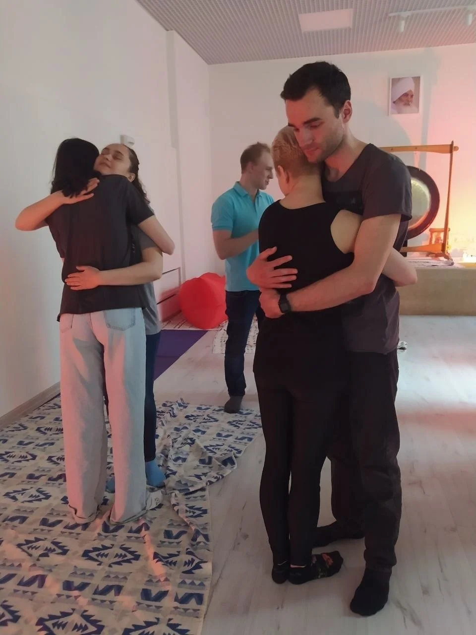 Контактная вечеринка (вечеринка обнимашек, cuddle party)